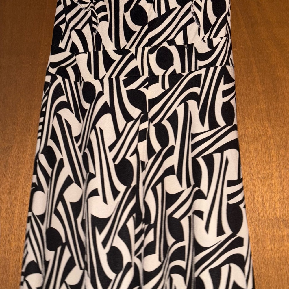 Stylish Black and White Patterned Dress
